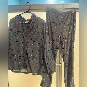 Super cute pajamas size M !!